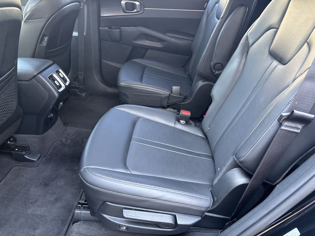 2025 Kia Sorento EX - Photo 23