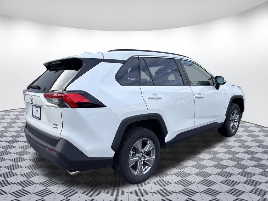 2024 Toyota RAV4 XLE - Photo 7