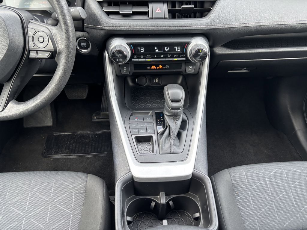2024 Toyota RAV4 XLE - Photo 21
