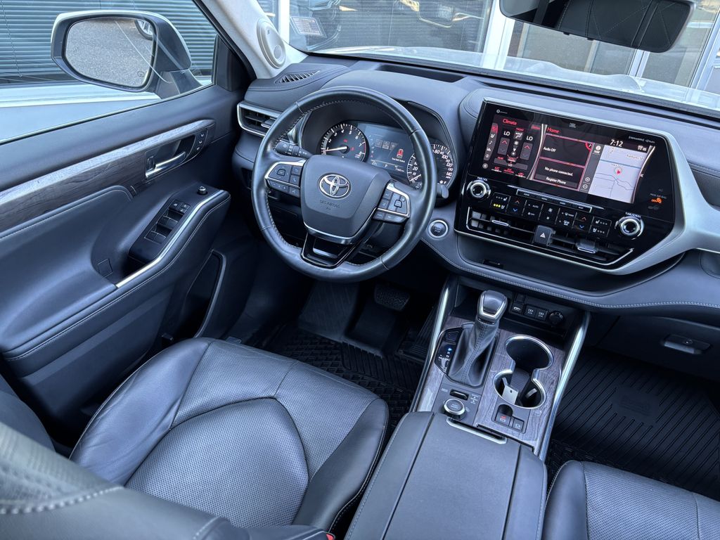 2021 Toyota Highlander Limited - Photo 18