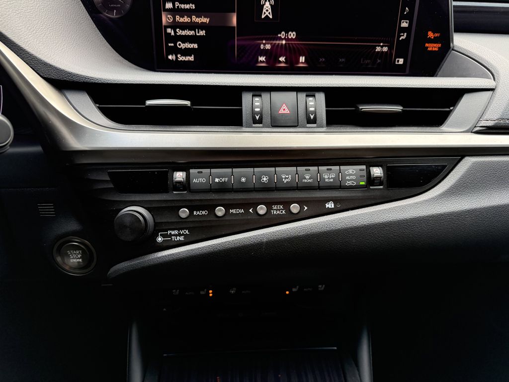 2019 Lexus ES 350 - Photo 18