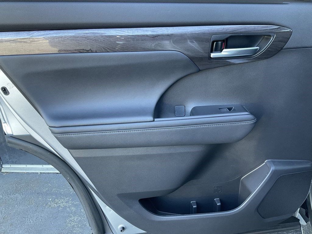 2024 Toyota Highlander Platinum - Photo 40