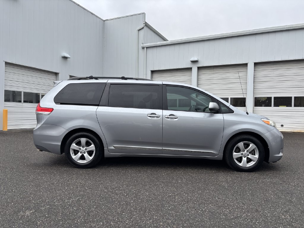 2013 Toyota Sienna LE - Photo 8