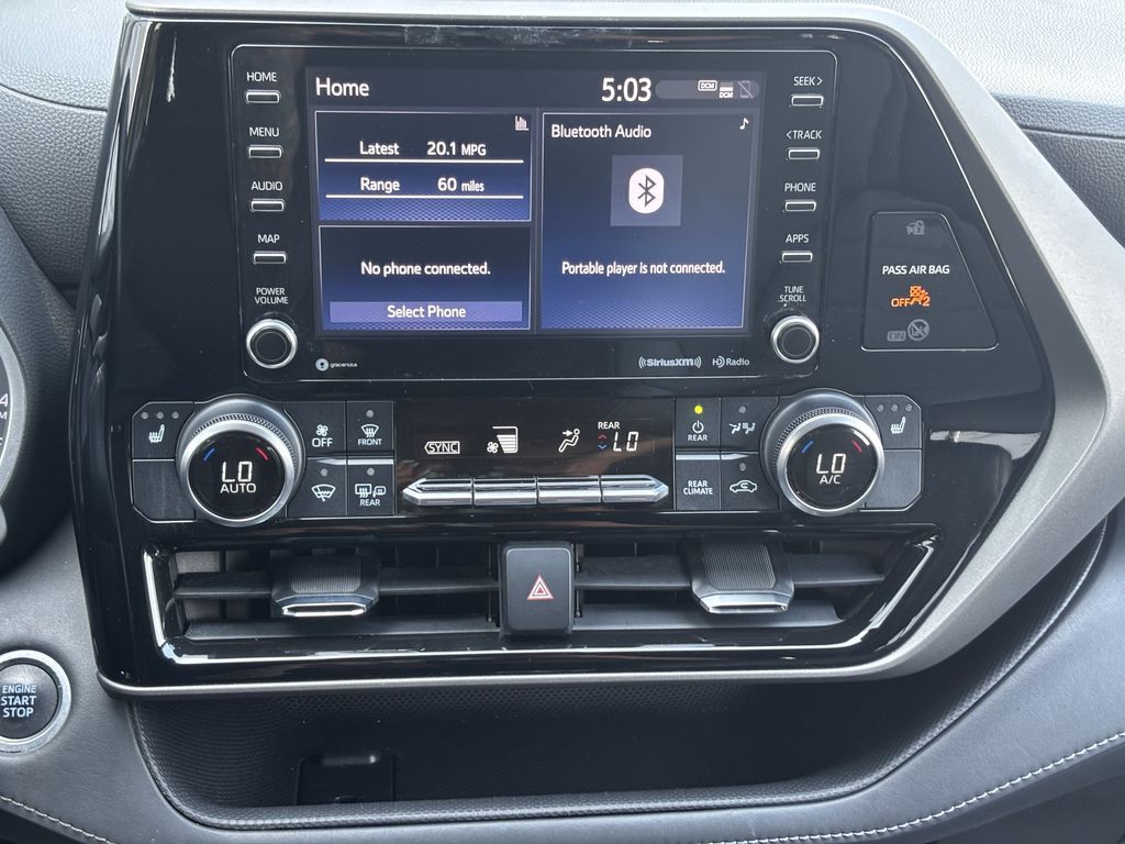 2021 Toyota Highlander XLE - Photo 18