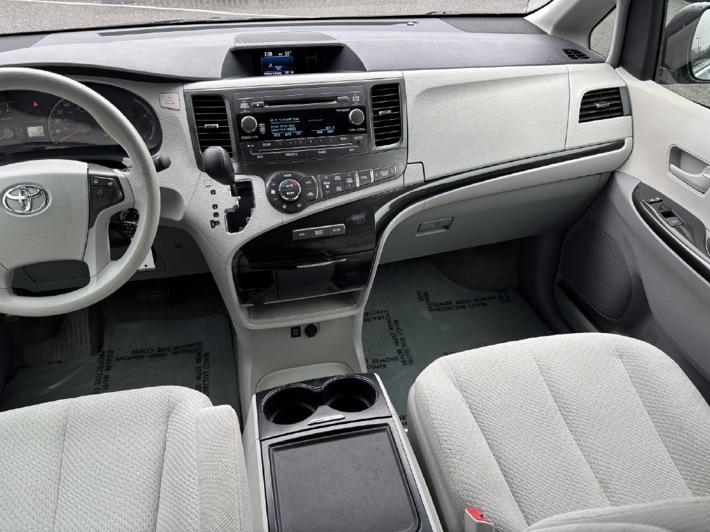 2013 Toyota Sienna LE - Photo 22