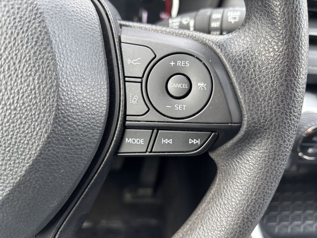 2024 Toyota RAV4 XLE - Photo 16