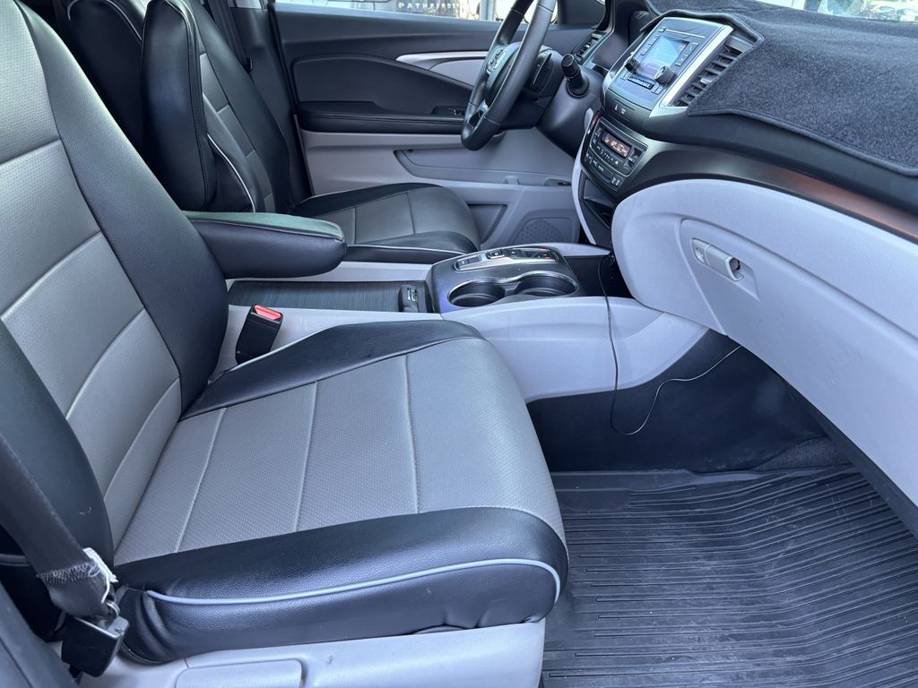 2021 Honda Pilot LX - Photo 31