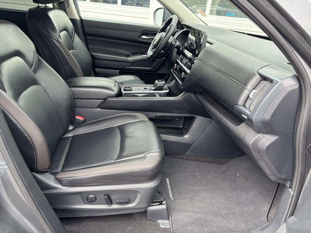 2025 Nissan Pathfinder SL - Photo 30