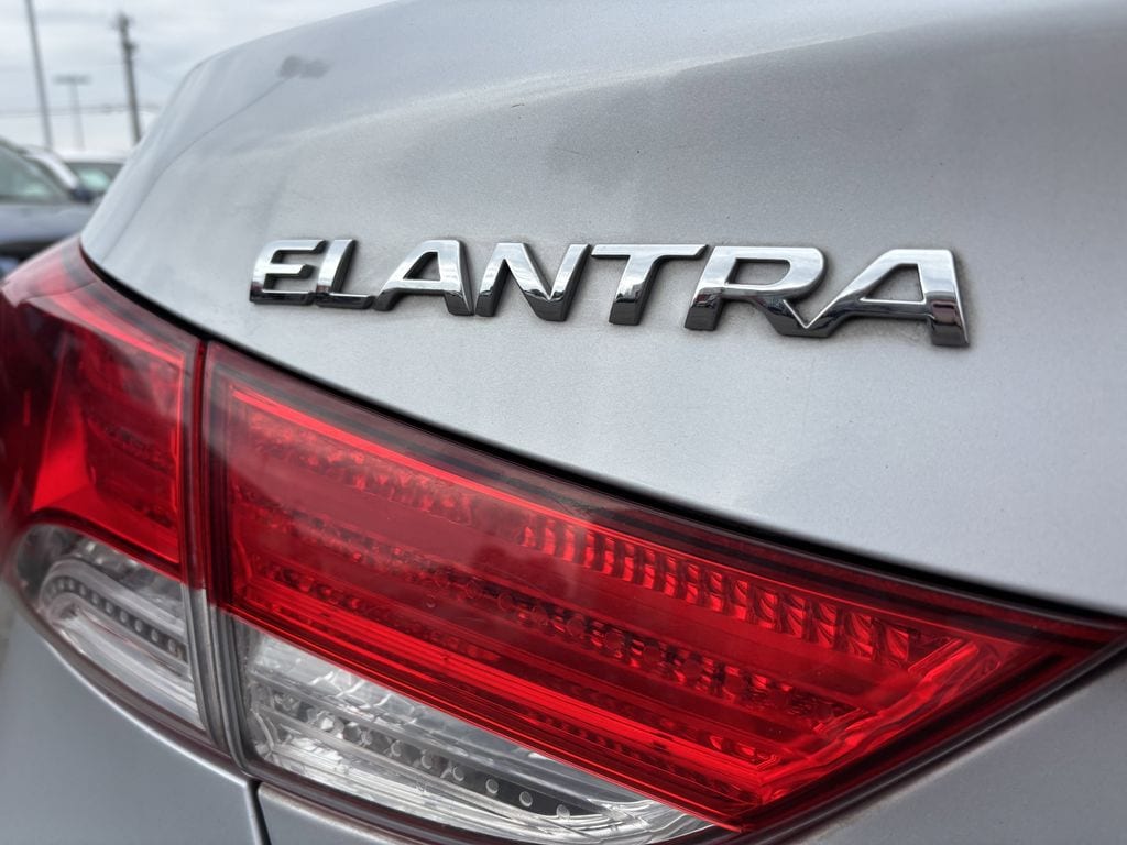 2011 Hyundai Elantra GLS - Photo 11