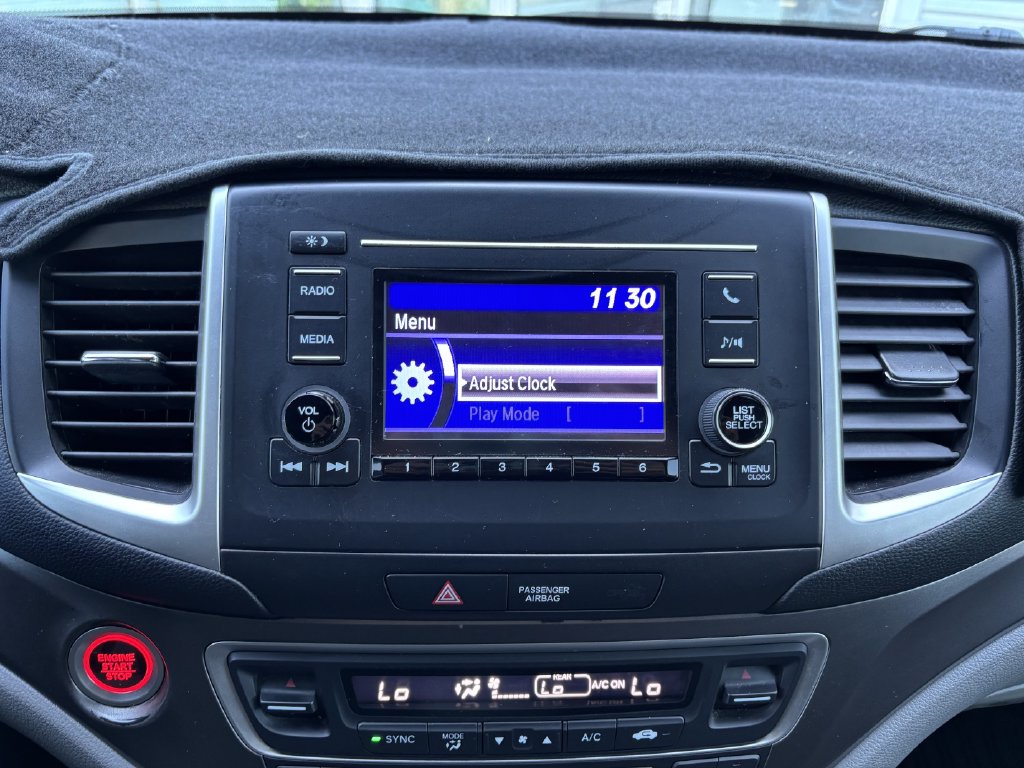 2021 Honda Pilot LX - Photo 18
