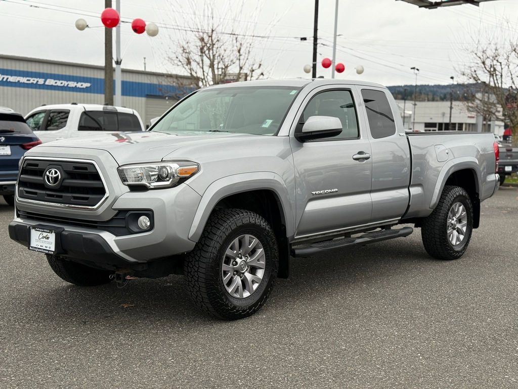 2017 Toyota Tacoma SR5 photo 3