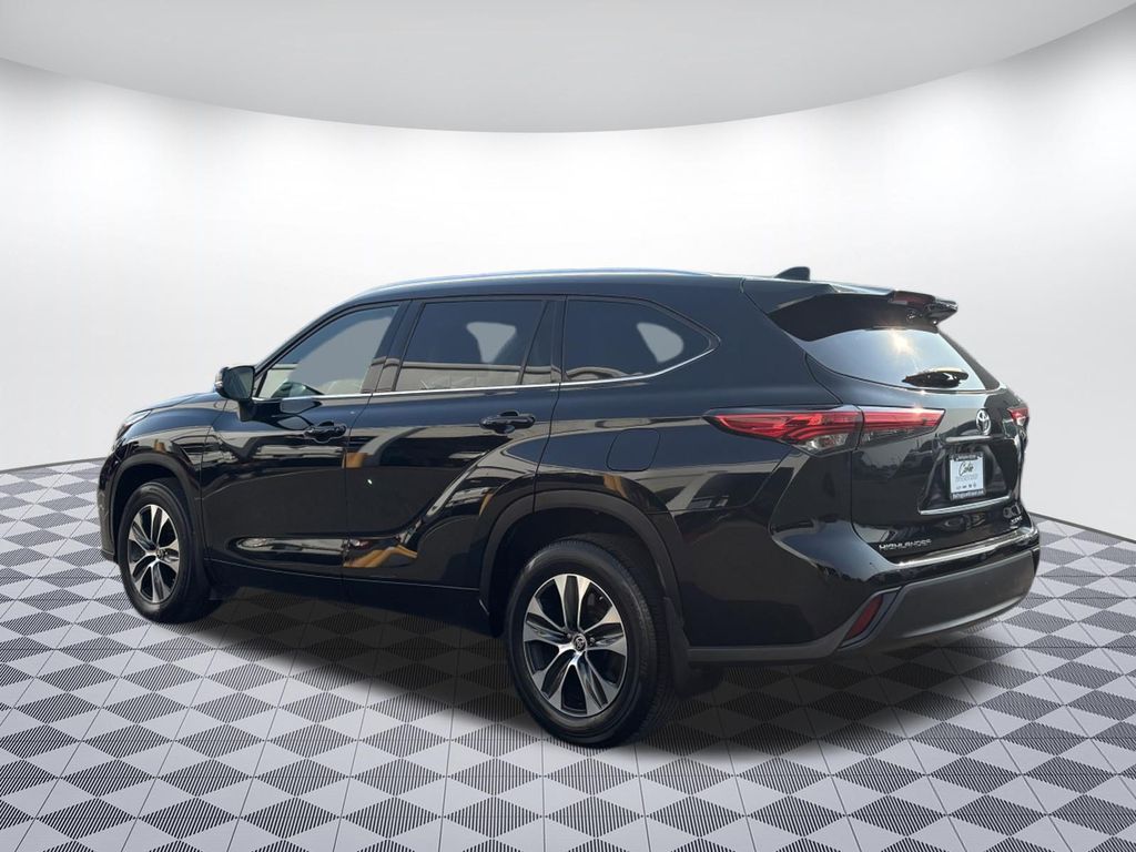 2021 Toyota Highlander XLE - Photo 5