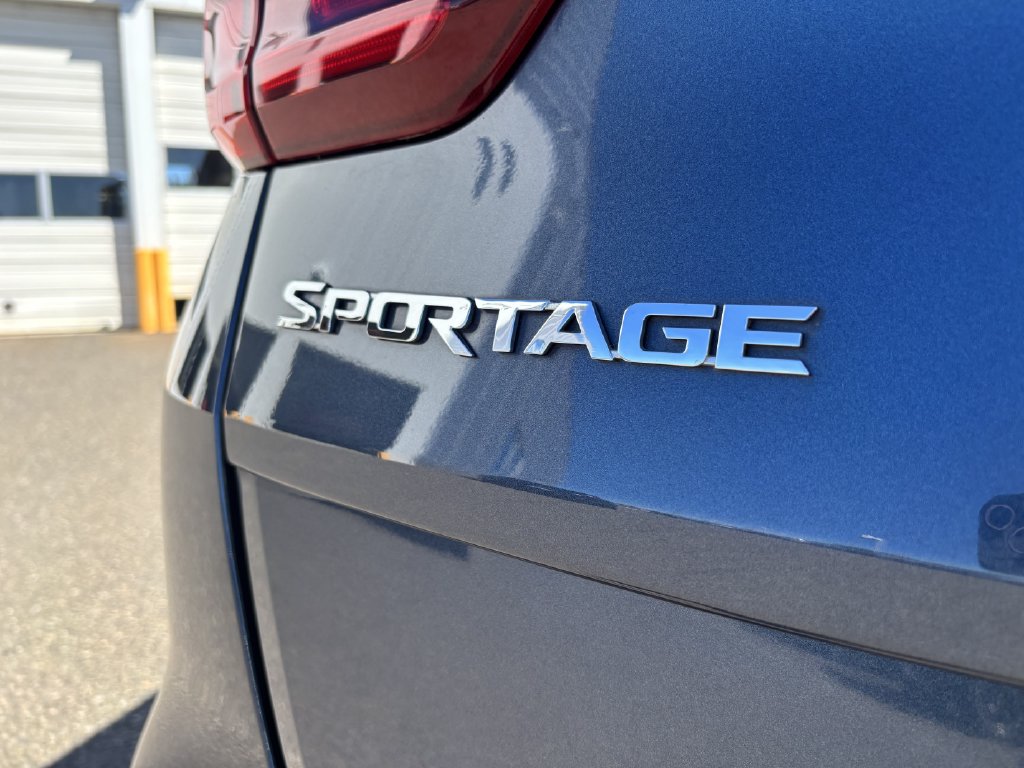 2022 Kia Sportage LX - Photo 11