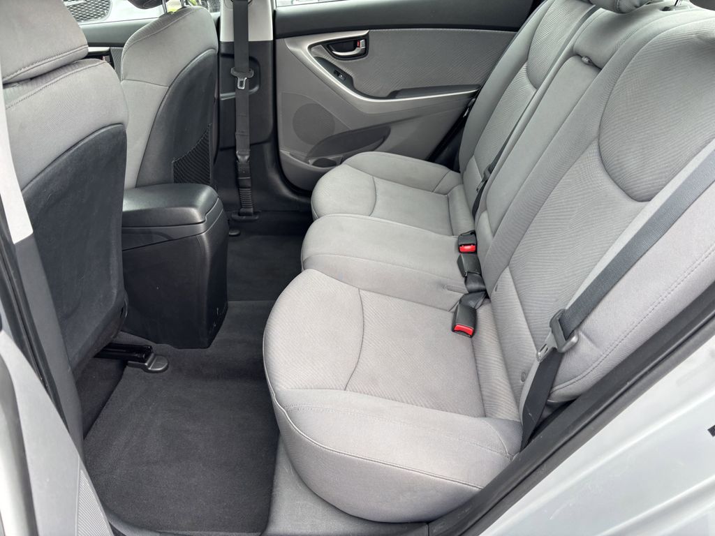2011 Hyundai Elantra GLS - Photo 23