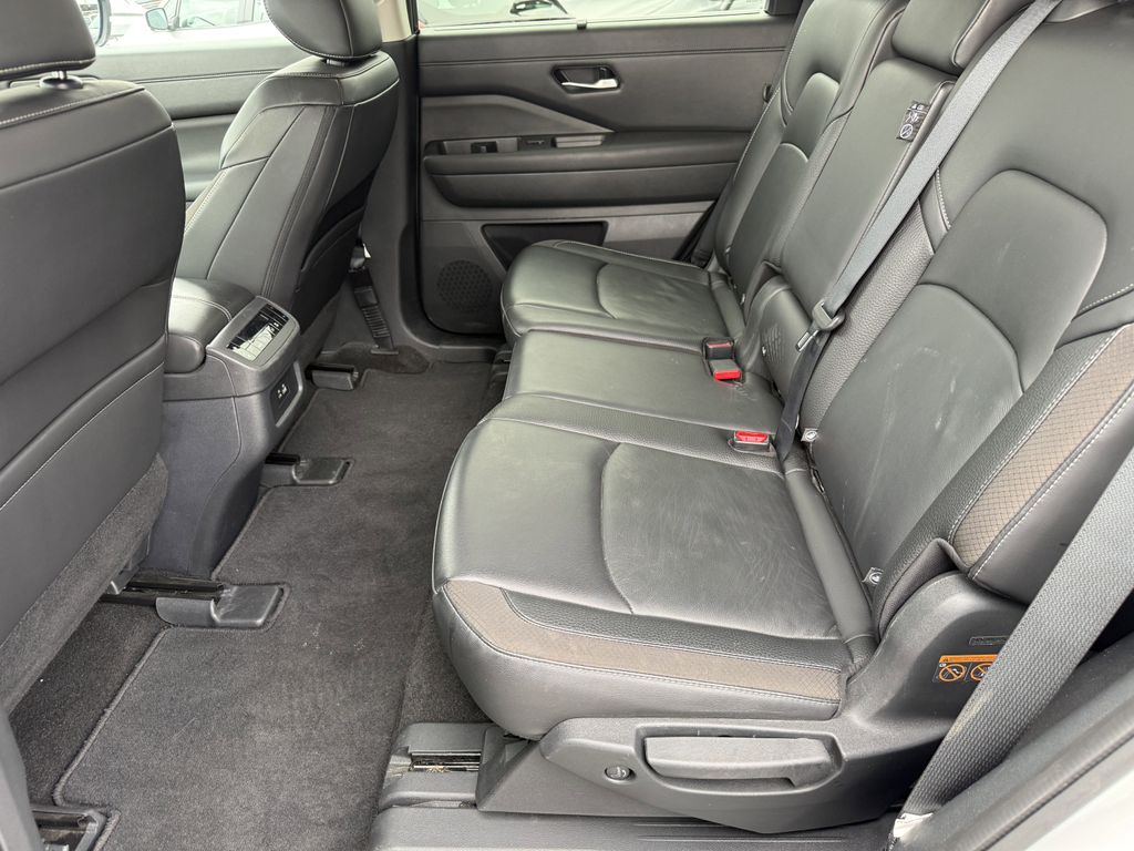 2025 Nissan Pathfinder SL - Photo 23