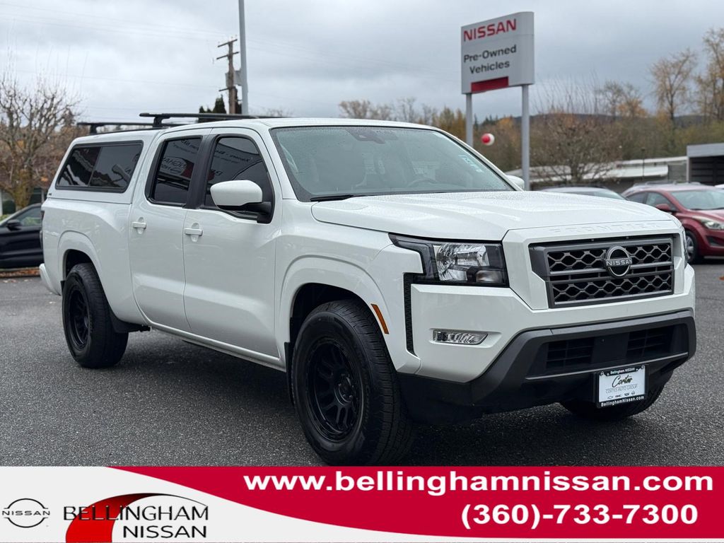 2022 Nissan Frontier SV's photo