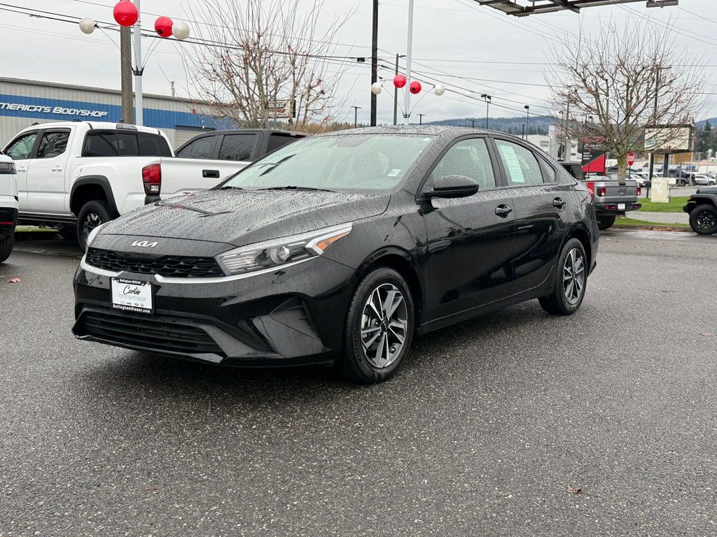 2024 Kia Forte LXS photo 3