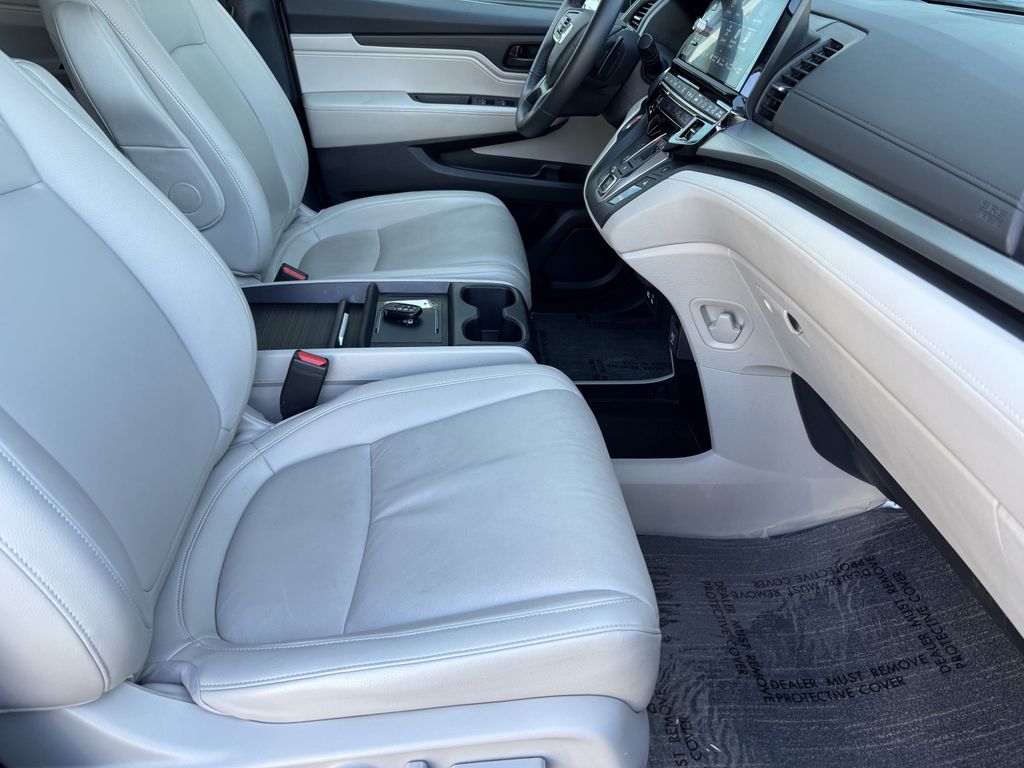 2025 Honda Odyssey EX-L - Photo 28
