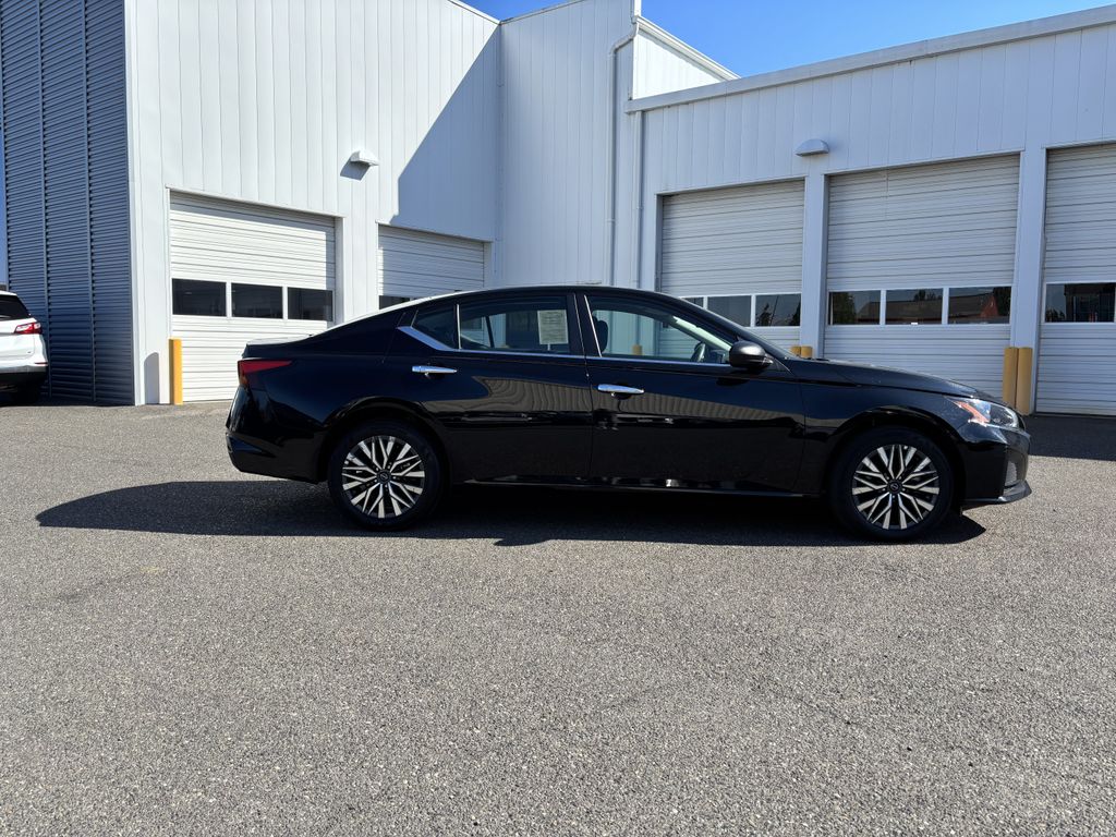 2024 Nissan Altima SV - Photo 8