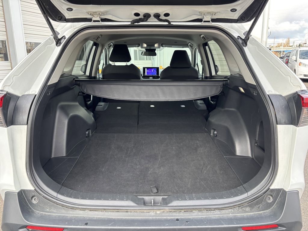 2024 Toyota RAV4 XLE - Photo 28