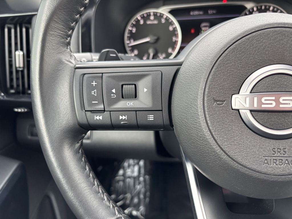 2025 Nissan Pathfinder SV - Photo 16