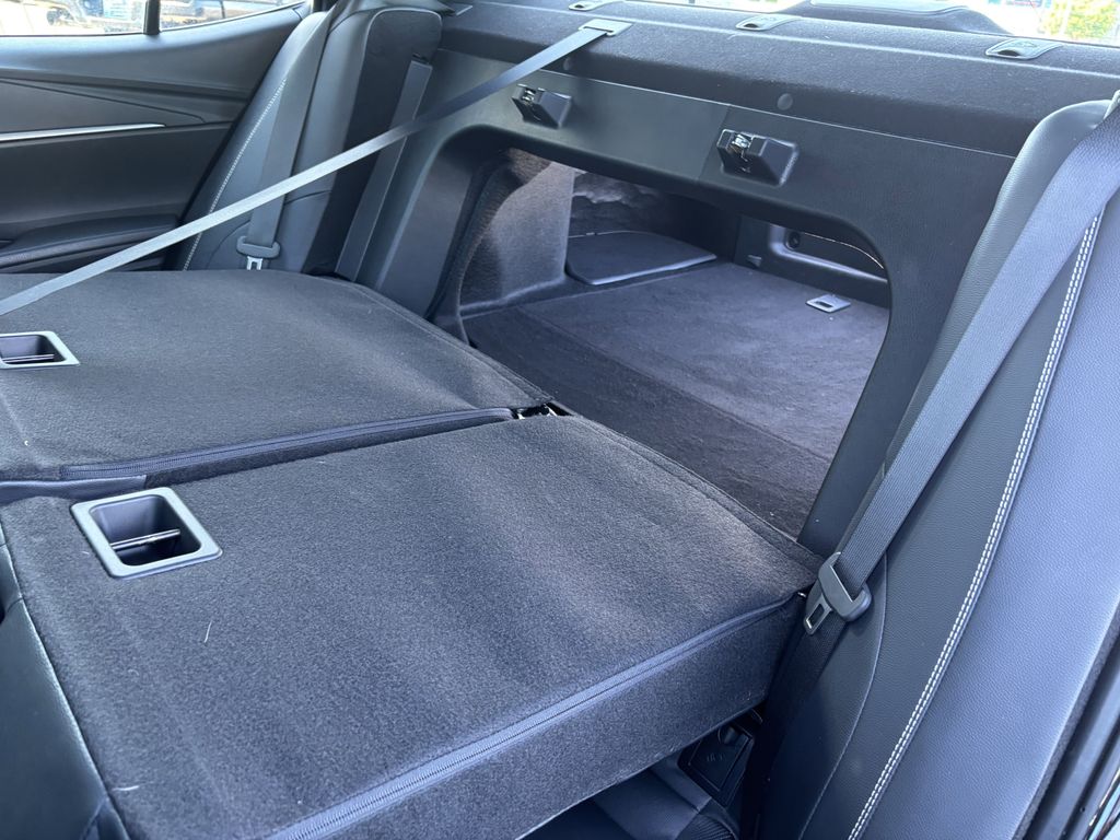 2025 Toyota Camry SE - Photo 29