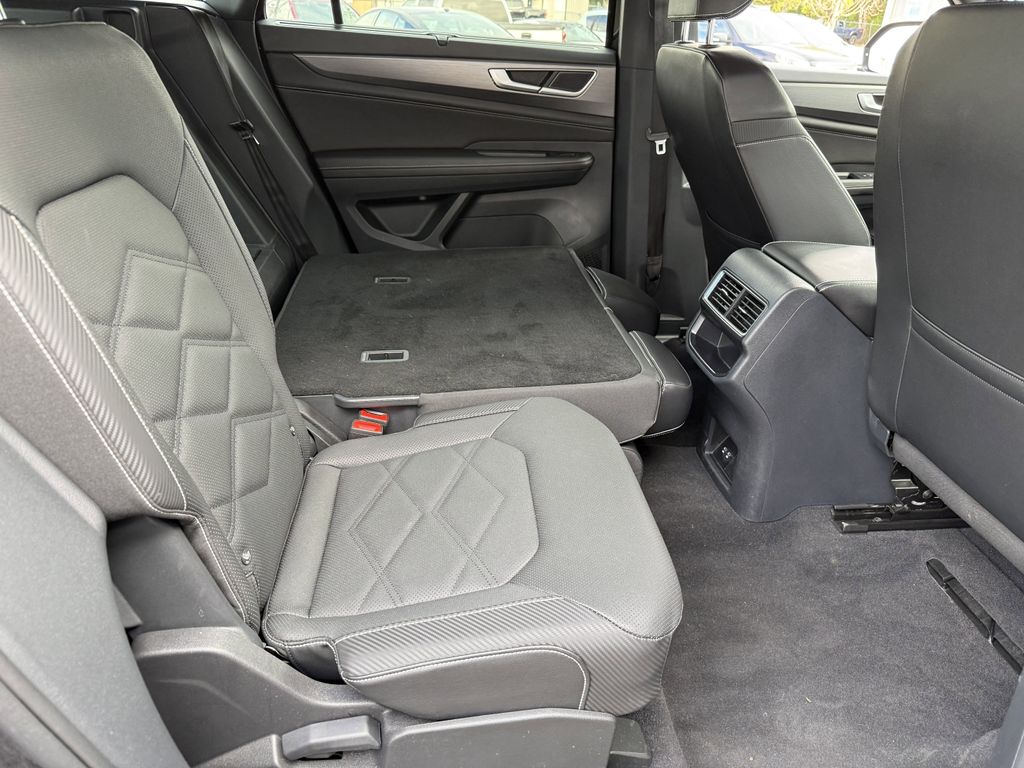 2025 Volkswagen Atlas Cross Sport SE w/Tech - Photo 29