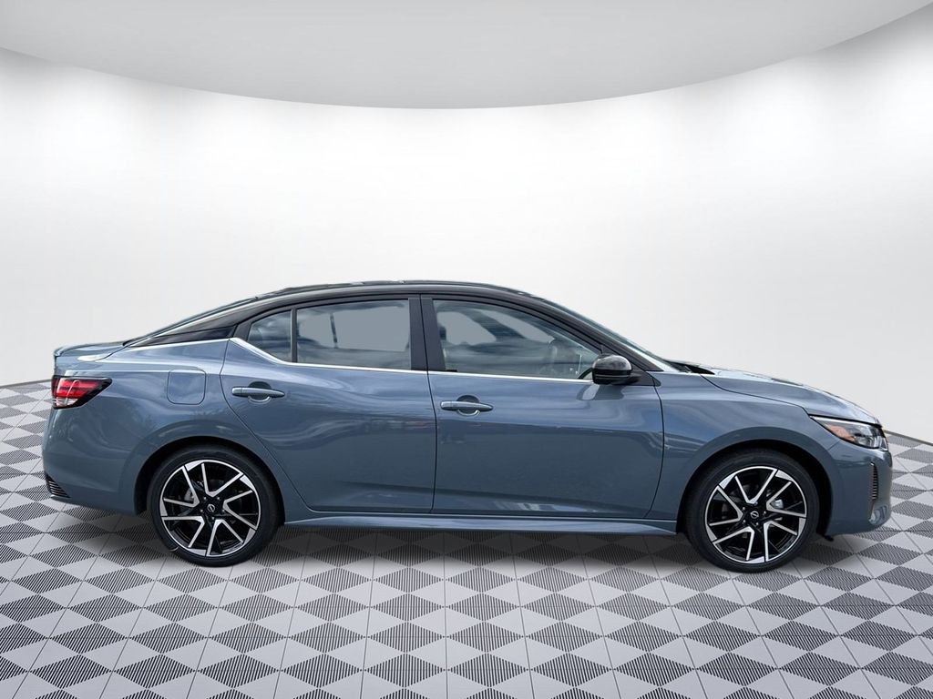 2025 Nissan Sentra SR photo 2