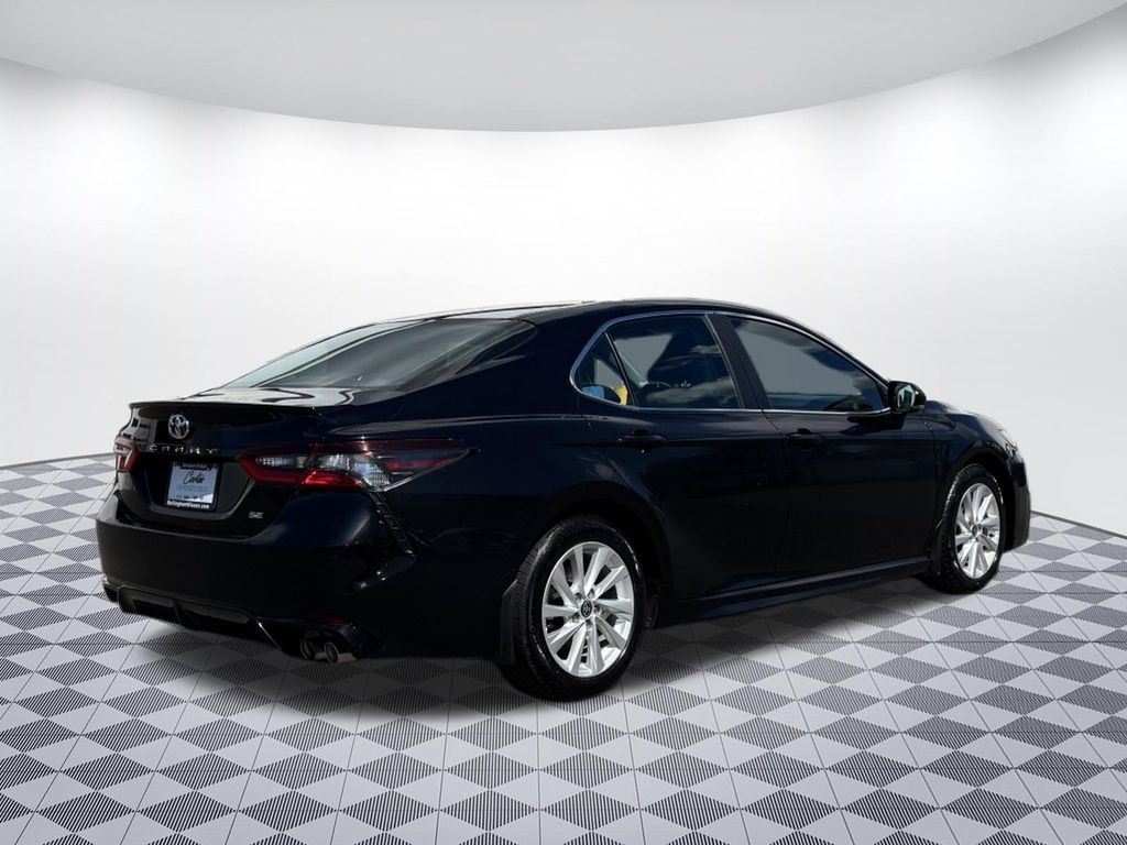 2024 Toyota Camry SE - Photo 7