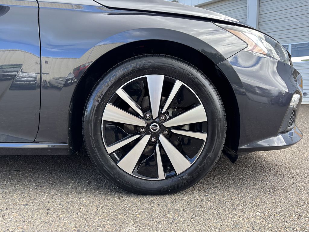 2021 Nissan Altima SV - Photo 9