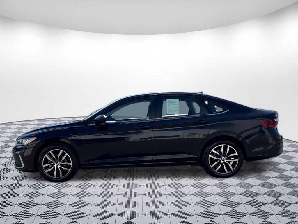 2025 Volkswagen Jetta SE - Photo 4