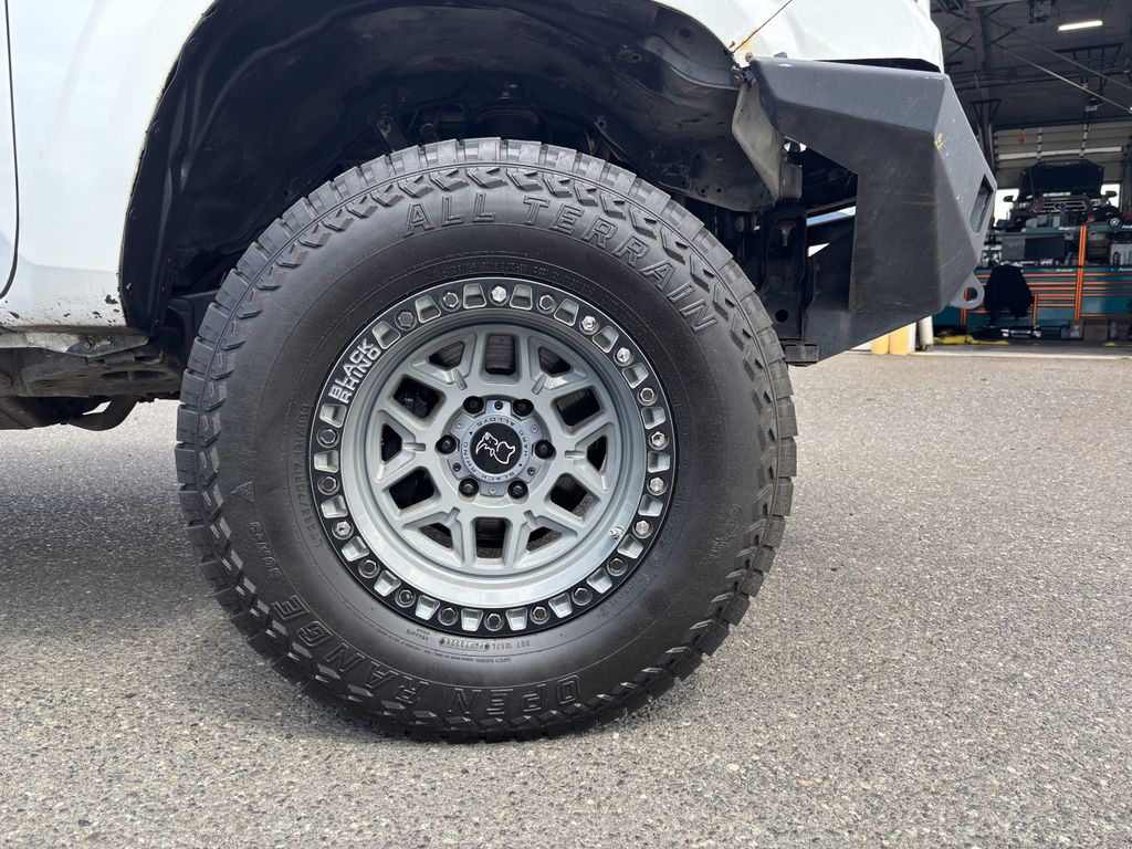 2017 Toyota Tacoma SR - Photo 9