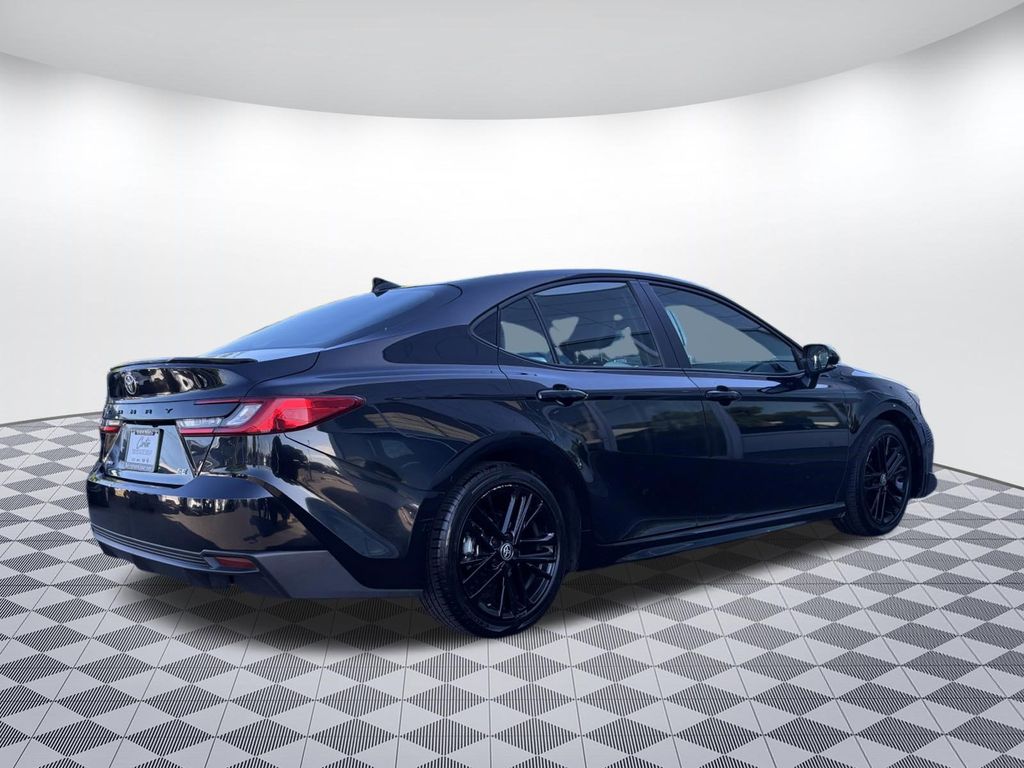 2025 Toyota Camry SE - Photo 7