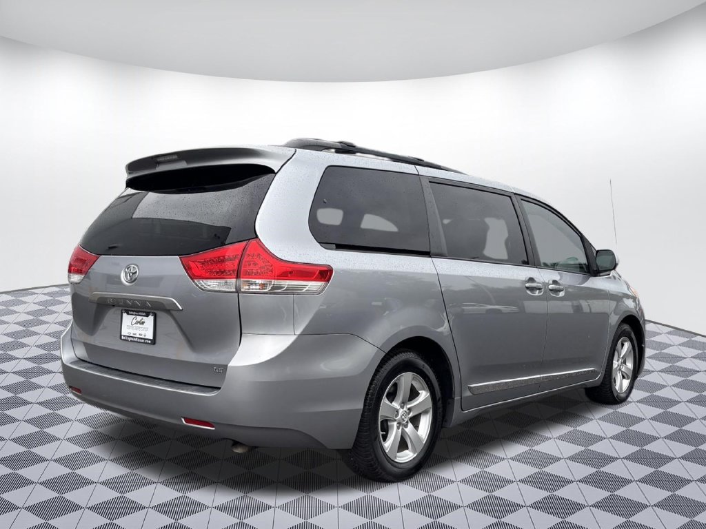 2013 Toyota Sienna LE - Photo 7