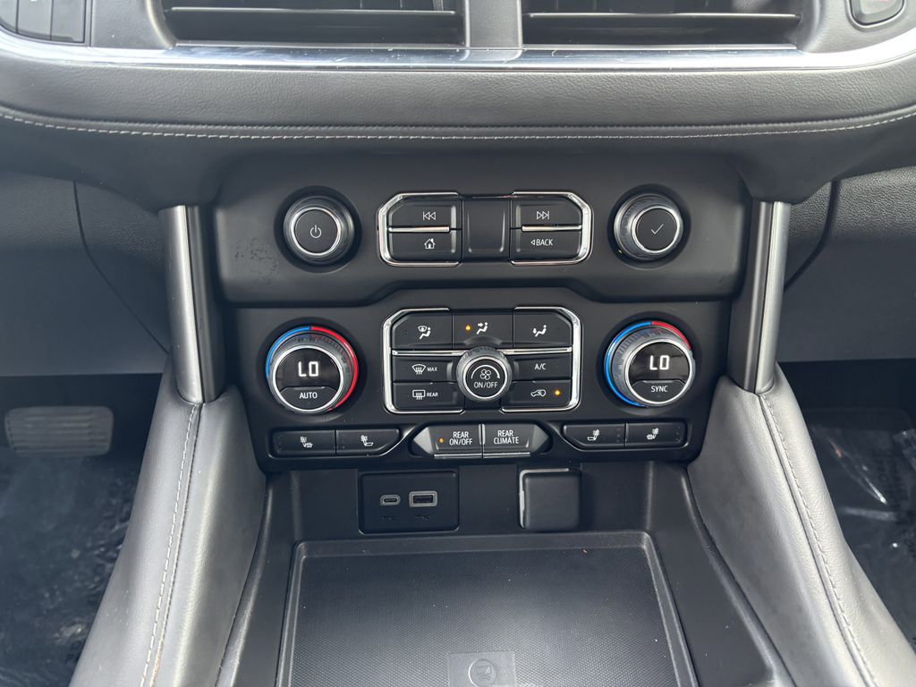2024 Chevrolet Suburban LT - Photo 27