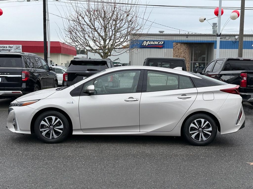 2017 Toyota Prius Prime photo 4