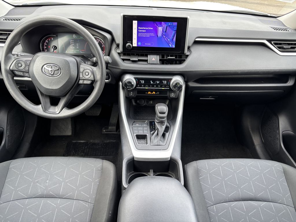2024 Toyota RAV4 XLE - Photo 23