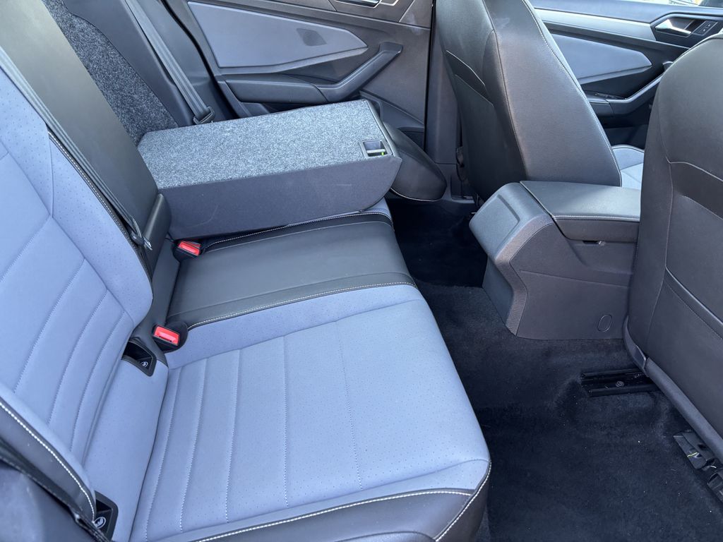 2025 Volkswagen Jetta SE - Photo 27