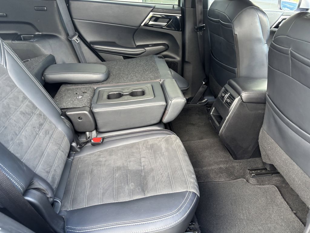 2024 Mitsubishi Outlander SE - Photo 32