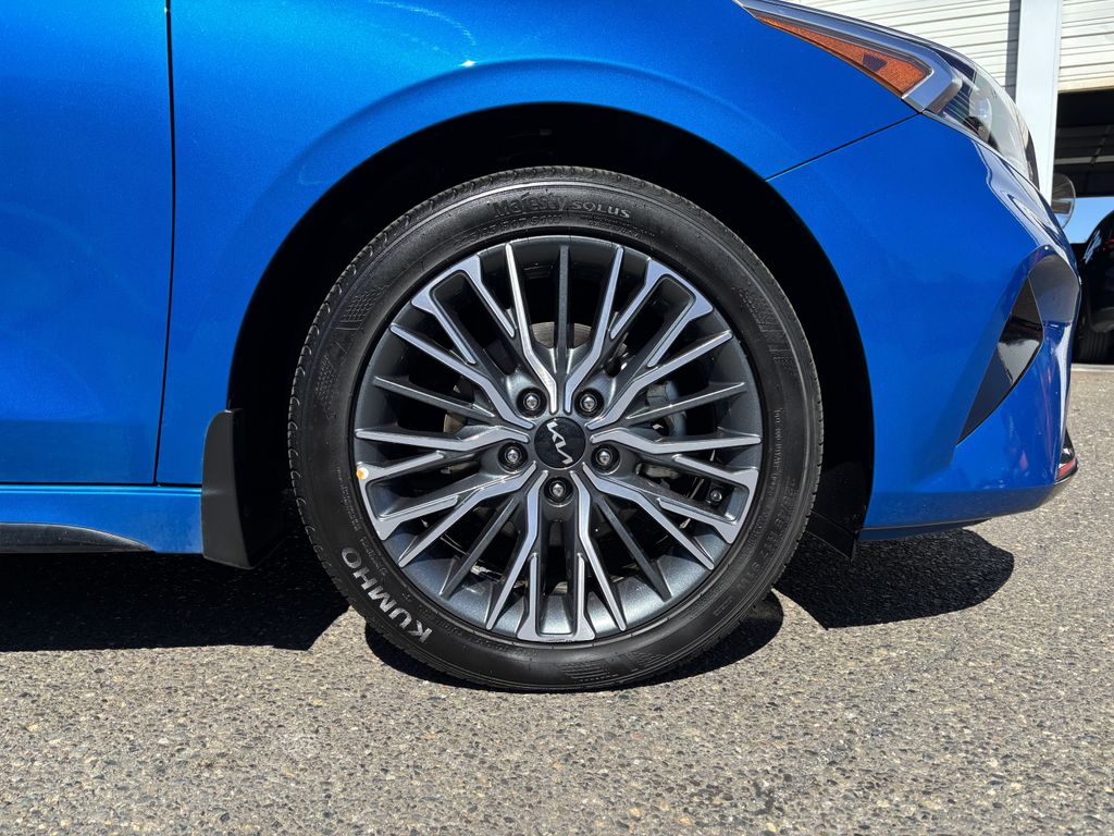 2023 Kia Forte GT-Line - Photo 9