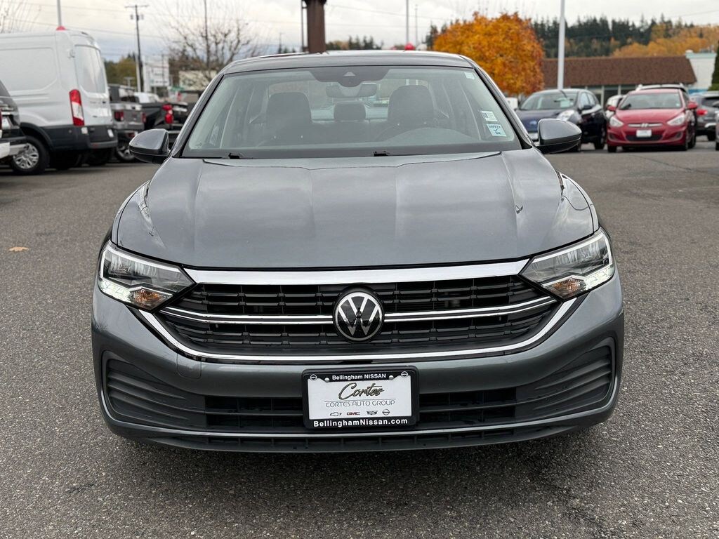 Used 2024 Volkswagen Jetta 1.5T SE Sedan