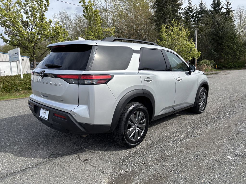 2025 Nissan Pathfinder SV - Photo 8