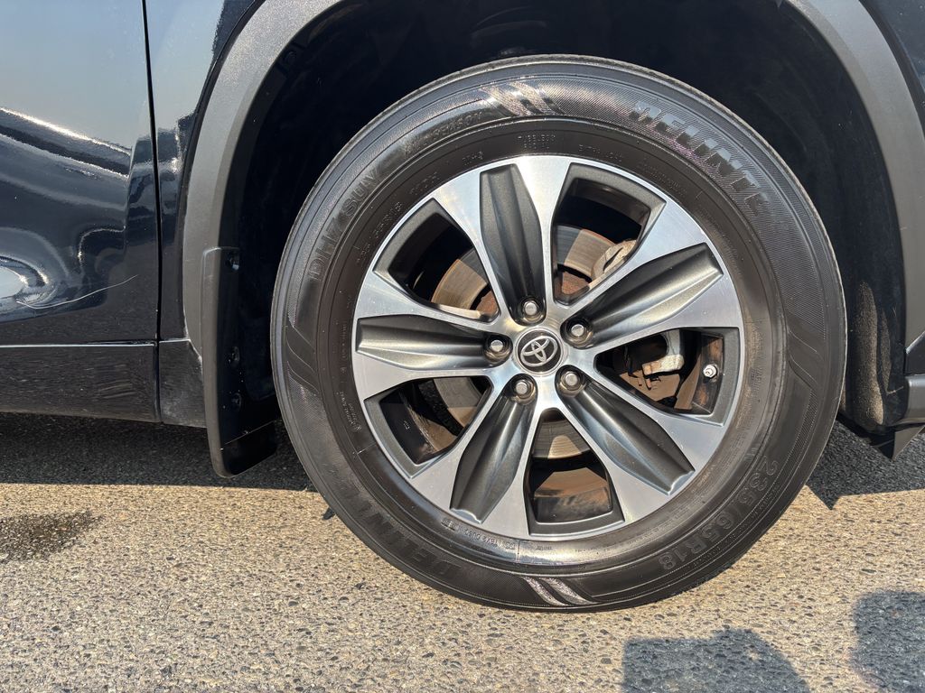2021 Toyota Highlander XLE - Photo 9