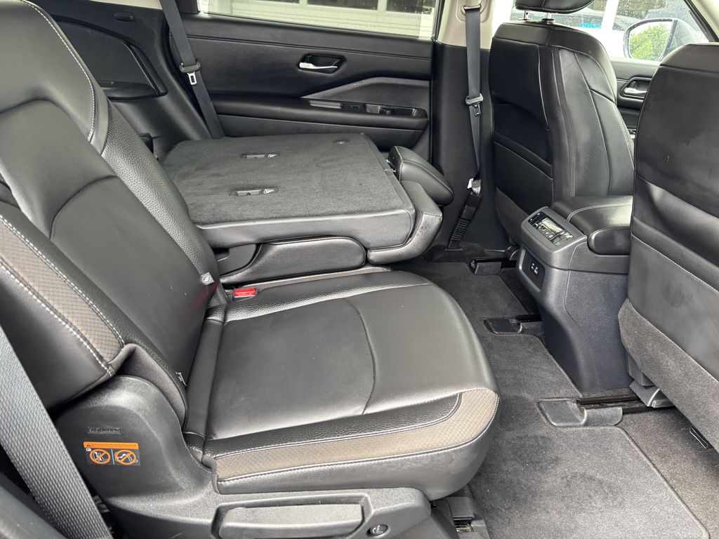 2025 Nissan Pathfinder SL - Photo 29