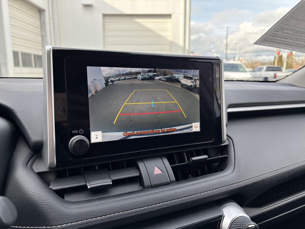 2024 Toyota RAV4 XLE - Photo 31