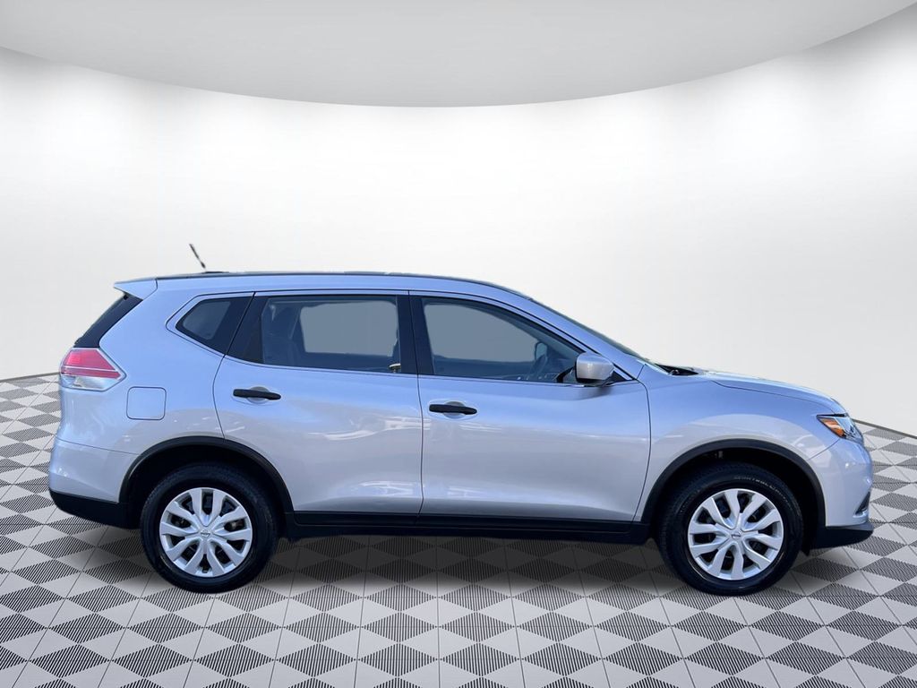 2016 Nissan Rogue S photo 2