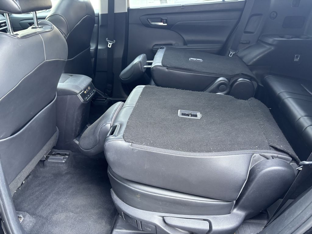 2021 Toyota Highlander XLE - Photo 25