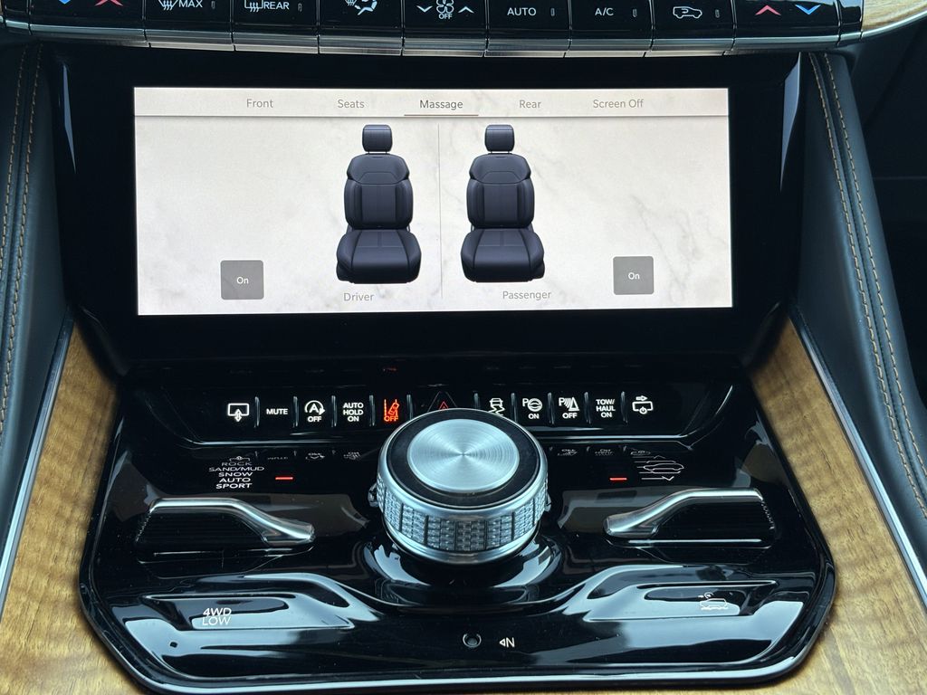 2024 Jeep Grand Wagoneer L Series III - Photo 17