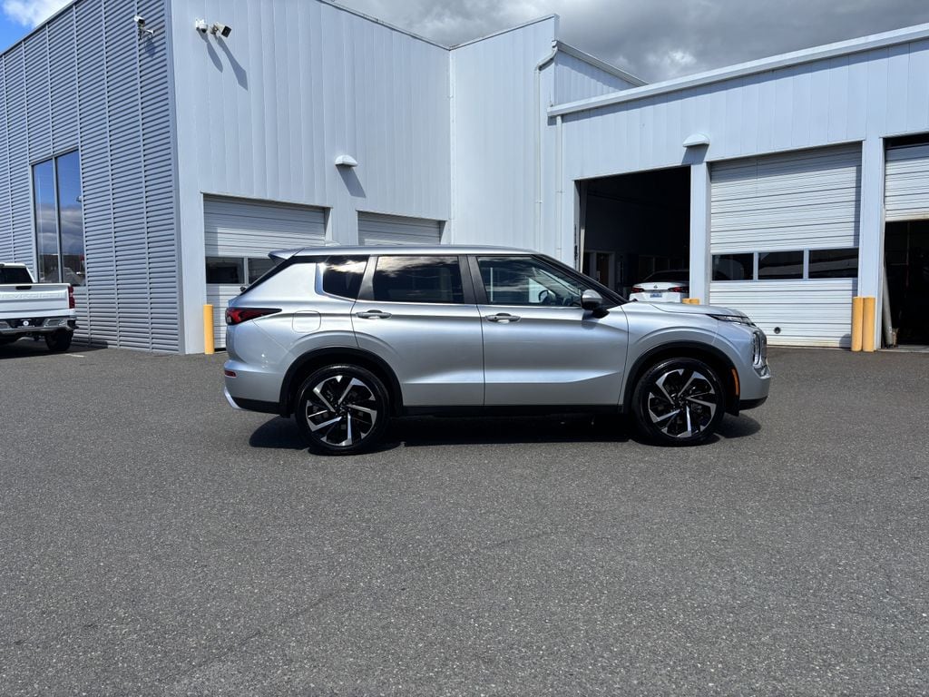 2024 Mitsubishi Outlander SE - Photo 8