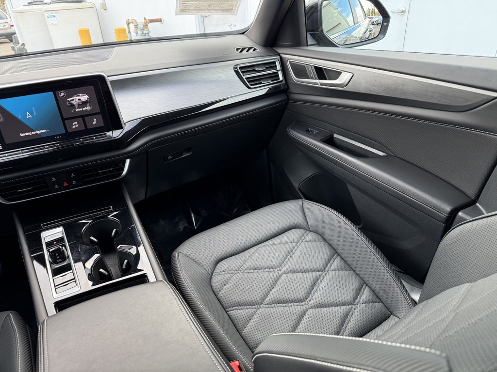2025 Volkswagen Atlas Cross Sport SE w/Tech - Photo 23